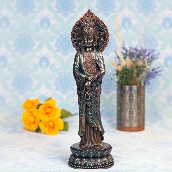 Picture of Kuan Yin with String of Beads