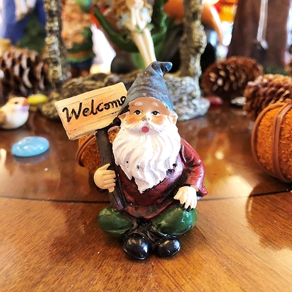 Picture of Gnome with Welcome Sign