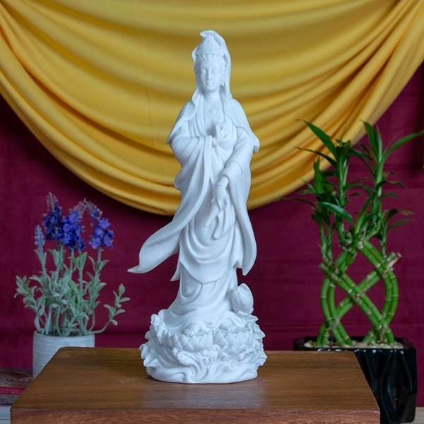 Picture of Kuan Yin Standing on Lotus