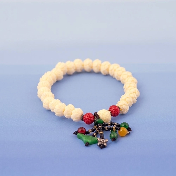 Picture of White Carved Bead Bracelets
