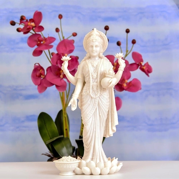 Picture of Lakshmi Standing on Lotus 